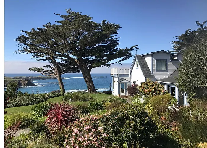 Pet Friendly hotel: Agate Cove Inn